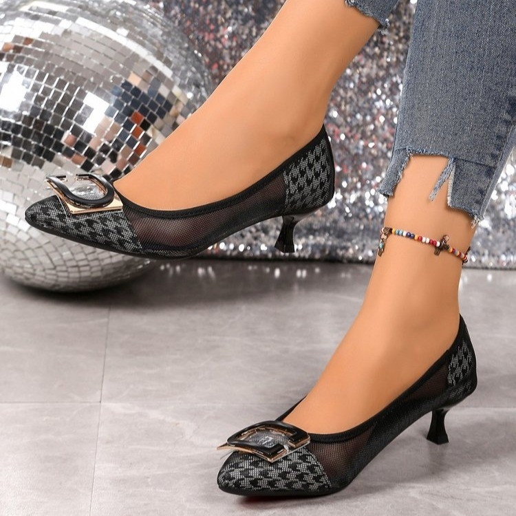 Sieviešu sandales ar sieti izgriezumu, smails purns, vidēja augstuma papēdis, slip-on, PU augšējā daļa