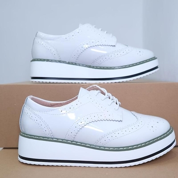 Γυναικείες Οξφορντ με παχιά σόλα, άνω μέρος από ραφία, δέρμα με διορθωμένη υφή, ριγέ μοτίβο, για άνοιξη