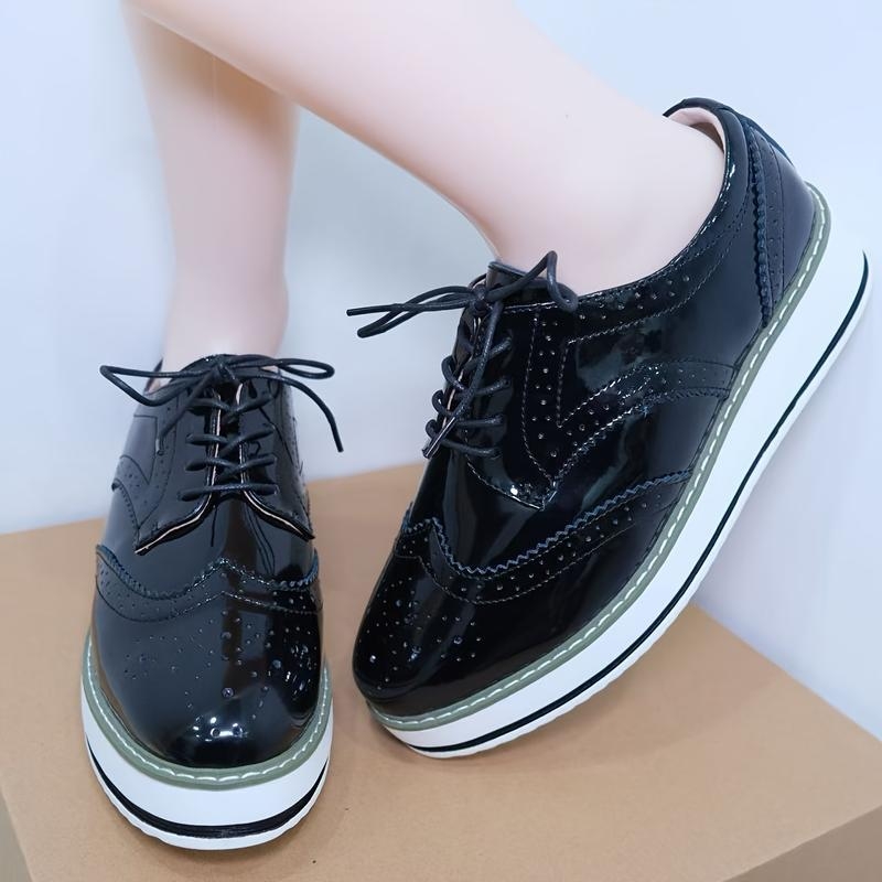 Sieviešu oksforda kurpes ar bieza zole, raffija augšdaļa, koreģēta graudainā āda, svītrainais raksts, pavasara sezonai