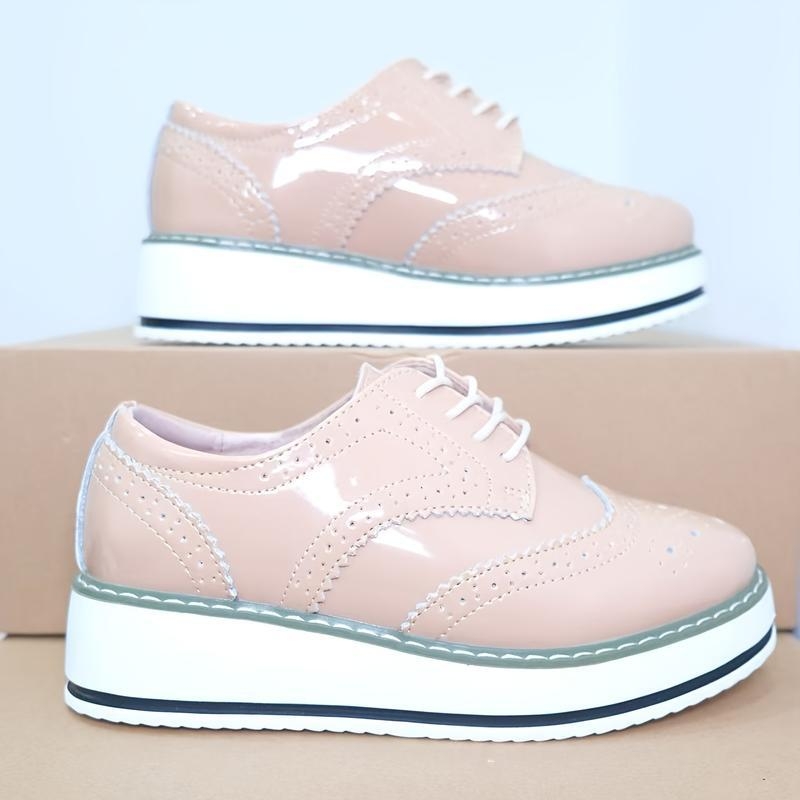 Sieviešu oksforda kurpes ar bieza zole, raffija augšdaļa, koreģēta graudainā āda, svītrainais raksts, pavasara sezonai