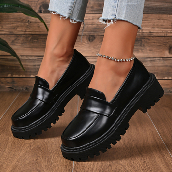 Loferių batai, apvali nosis, PU viršus, vidutinio aukščio kulnas 3–5 cm, guminė padas