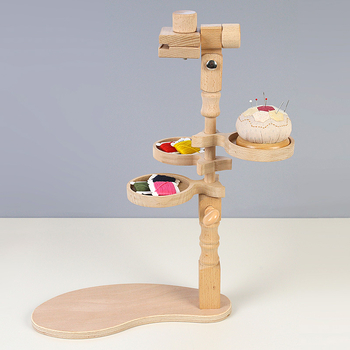 Bükkfa keresztszemes hímző állvány 3 tároló rekesszel, asztali kivitel, tömörfa keret