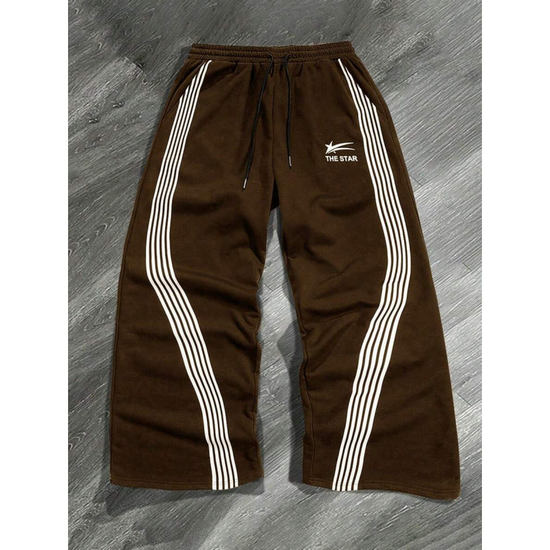 Laisvai siuvamas vyriškas marškinėliai su šūkio spauda ir juostele ant juosmens; natūralios medvilnės CVC mišinys; retro stilius.