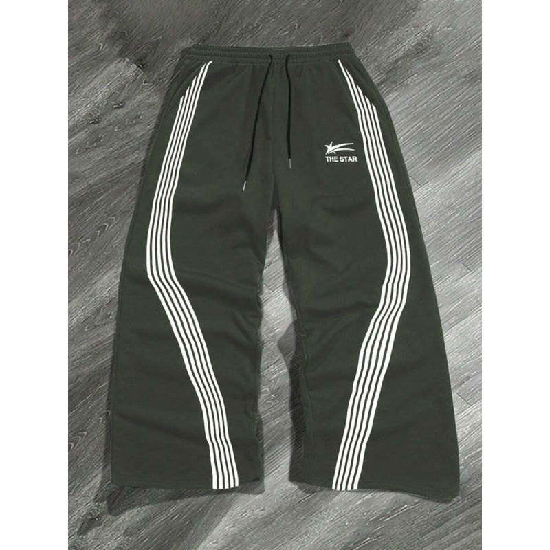 Laisvai siuvamas vyriškas marškinėliai su šūkio spauda ir juostele ant juosmens; natūralios medvilnės CVC mišinys; retro stilius.