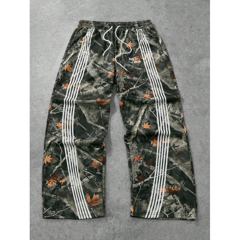 Laisvai siuvamas vyriškas marškinėliai su šūkio spauda ir juostele ant juosmens; natūralios medvilnės CVC mišinys; retro stilius.