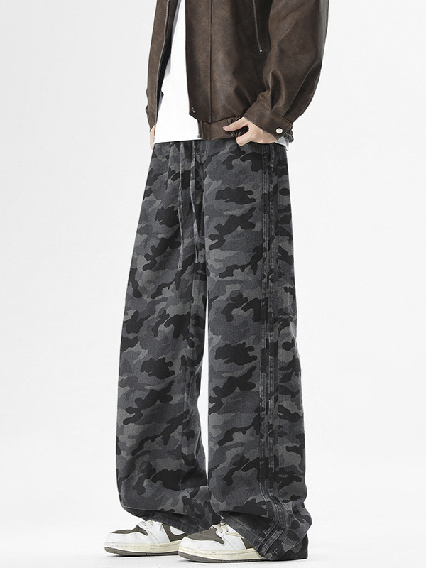 Vyriniai kasdieniniai džinsiniai keliai su kamufliažiniu raštu, laisvas tiesus kirpimas, juosmens raištelis, denim-medvilnės-poliesterio mišinio audinys, tinkami visoms keturioms sezonoms