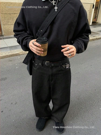 Дънки, винтидж стил, прав крак, бродерия с цветя на сливово дърво и ръчно рисувани детайли; модална тъкан.