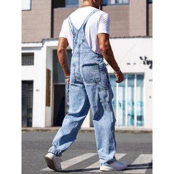 Τζιν σε χαλαρή γραμμή με ίσιο κόψιμο, πλυμένο vintage φινίρισμα, επένδυση φλίς, κλείσιμο με κορδόνι