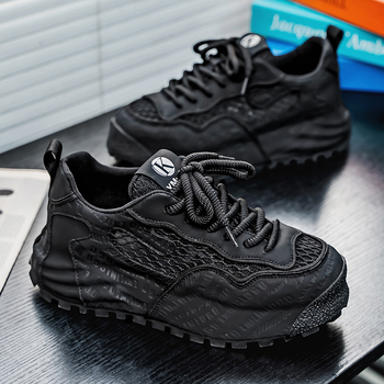 Kényelmes férfi cipő dad shoes stílusban: lélegző hálós felsőrész, vastag injektált talp, fűzővel záródó, EVA talpbetét, alacsony szárú