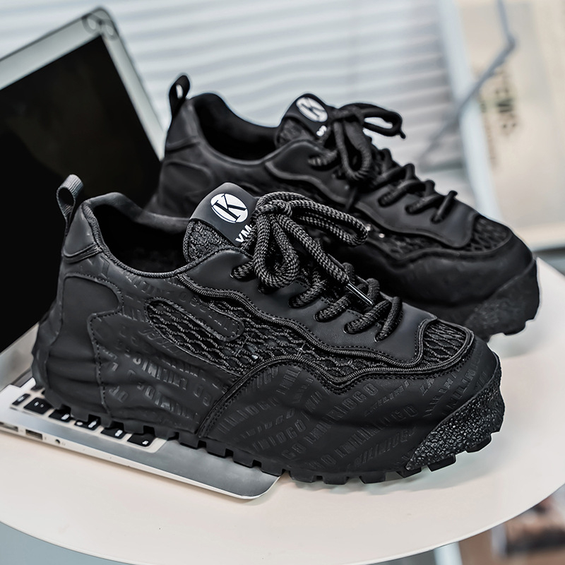 Kényelmes férfi cipő dad shoes stílusban: lélegző hálós felsőrész, vastag injektált talp, fűzővel záródó, EVA talpbetét, alacsony szárú