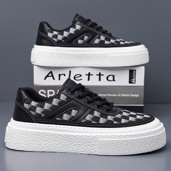 Vyriski sportiniai bateliai su apvaliu pirštu, viršus iš antrosios karvės odos, žemas kulnas 1-3 cm, gumine danga, raišteliai