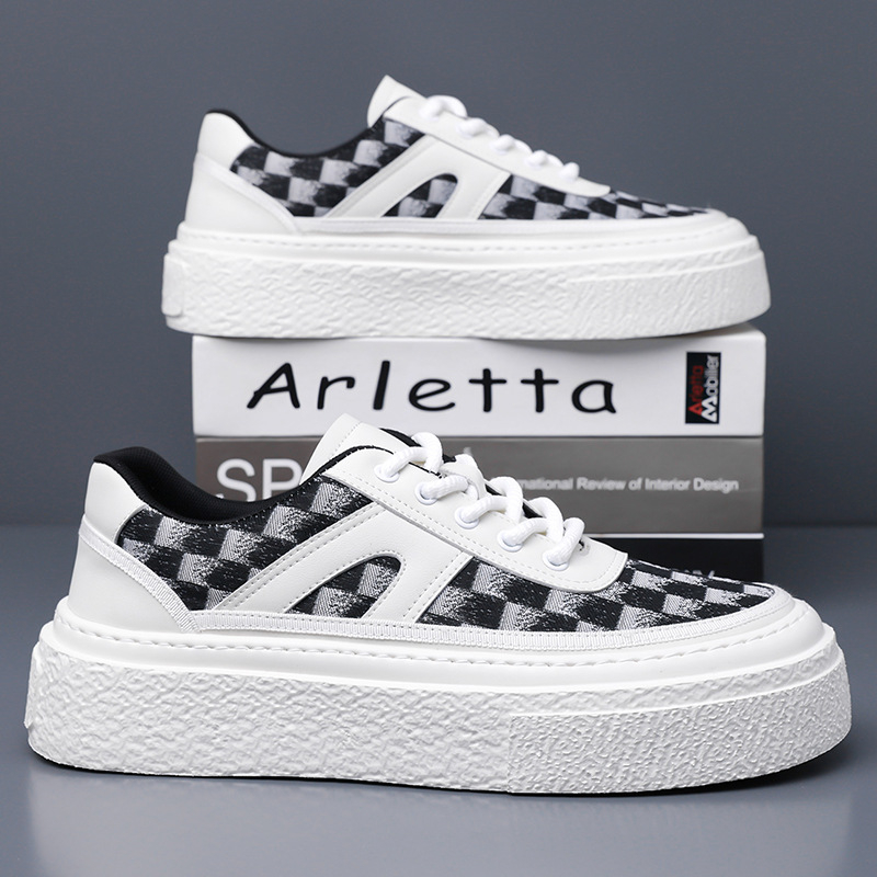 Vyriski sportiniai bateliai su apvaliu pirštu, viršus iš antrosios karvės odos, žemas kulnas 1-3 cm, gumine danga, raišteliai