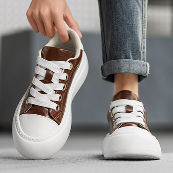 Ανδρικά sneakers με στρογγυλό δάχτυλο, επάνω από super fiber, χαμηλό τακούνι 1–3 εκ., σόλα από καουτσούκ και πλαστικό