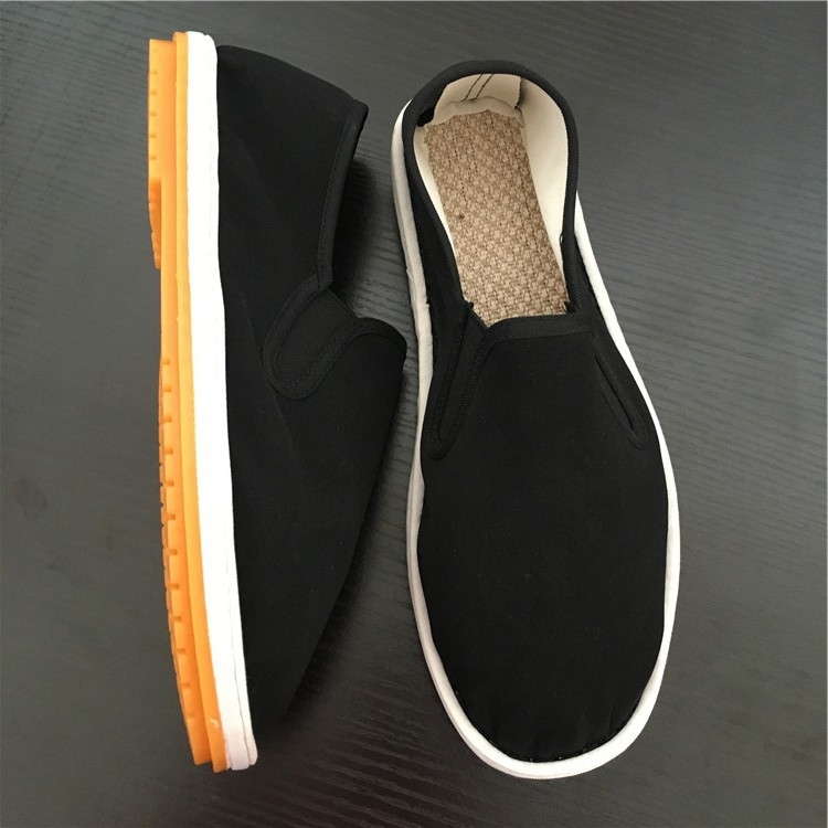 Audiniai batai su apvalia nosimi, kvėpuojanti viršutinė dalis, guminė pada, žemas kulnas 1–3 cm, kinų stilius