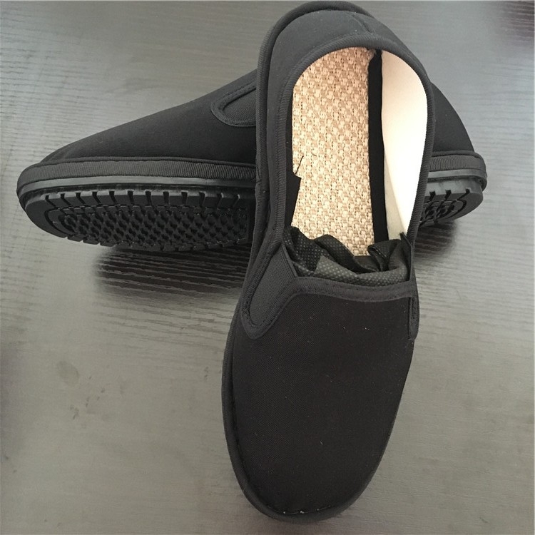 Audiniai batai su apvalia nosimi, kvėpuojanti viršutinė dalis, guminė pada, žemas kulnas 1–3 cm, kinų stilius