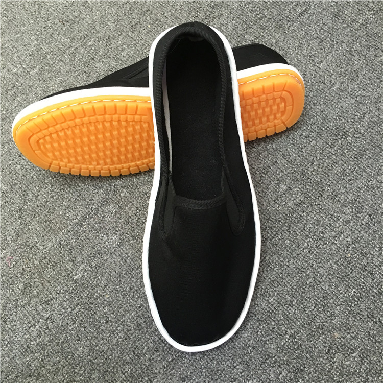 Audiniai batai su apvalia nosimi, kvėpuojanti viršutinė dalis, guminė pada, žemas kulnas 1–3 cm, kinų stilius