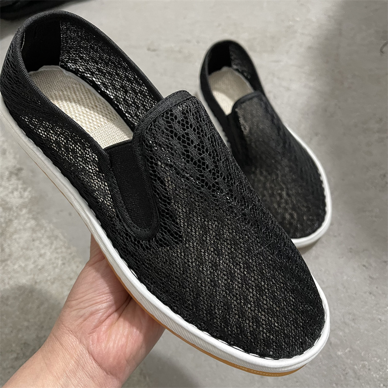 Audiniai batai su apvalia nosimi, kvėpuojanti viršutinė dalis, guminė pada, žemas kulnas 1–3 cm, kinų stilius