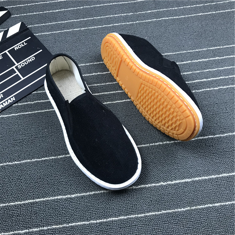 Audiniai batai su apvalia nosimi, kvėpuojanti viršutinė dalis, guminė pada, žemas kulnas 1–3 cm, kinų stilius