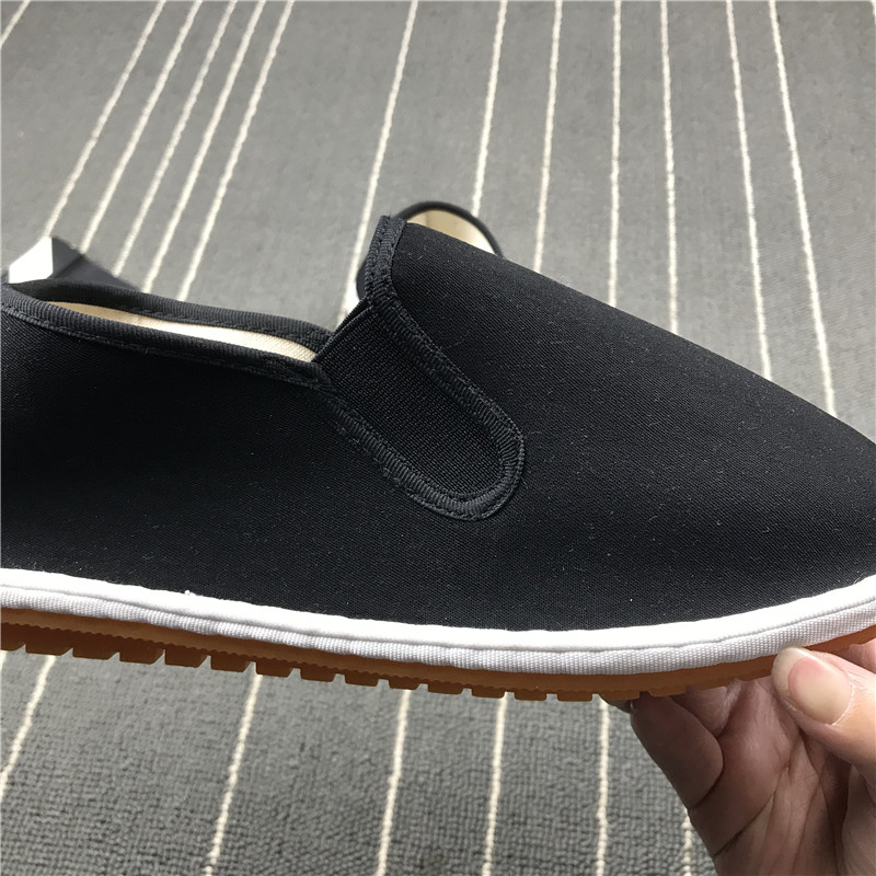 Audiniai batai su apvalia nosimi, kvėpuojanti viršutinė dalis, guminė pada, žemas kulnas 1–3 cm, kinų stilius