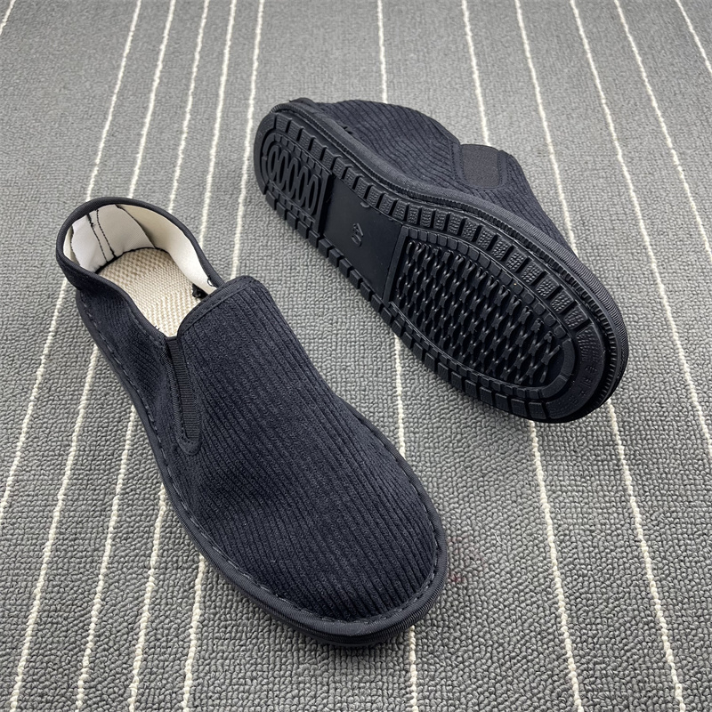 Audiniai batai su apvalia nosimi, kvėpuojanti viršutinė dalis, guminė pada, žemas kulnas 1–3 cm, kinų stilius