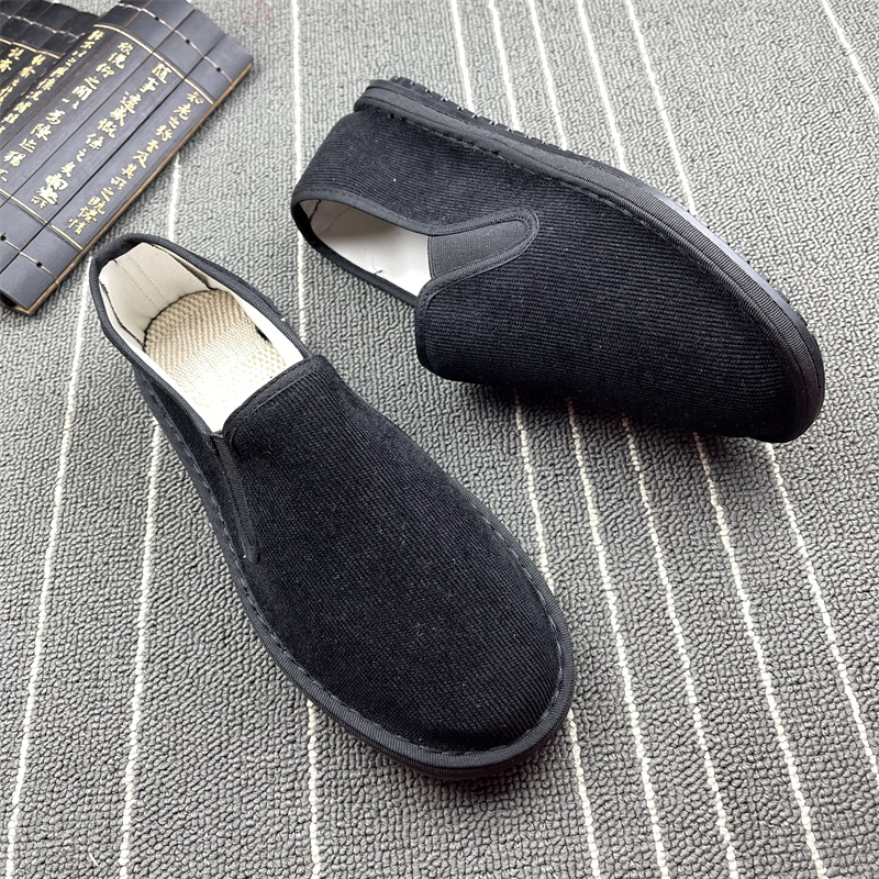 Audiniai batai su apvalia nosimi, kvėpuojanti viršutinė dalis, guminė pada, žemas kulnas 1–3 cm, kinų stilius