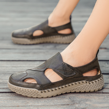 Vyriniai sandalai Romos stiliumi su piršto apsauga, viršus iš jautienos nubuko odos, minkšta ir stora pada, paplūdimių batai, kodas Xg507, 2024 m. pavasaris, vyrams virš 60