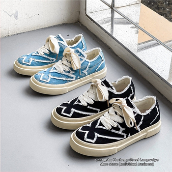 Vyriniai drobiniai kedai — kvėpuojanti viršutinė dalis, žemas profilis, raišteliai priekyje, vulkanizuota gumos padas