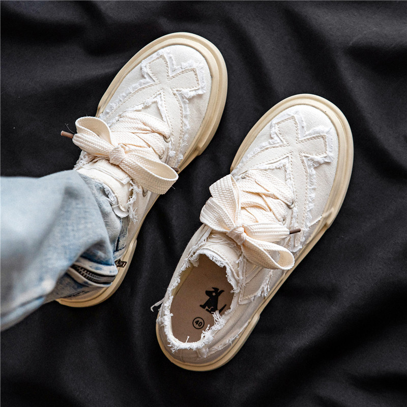 Vyriniai drobiniai kedai — kvėpuojanti viršutinė dalis, žemas profilis, raišteliai priekyje, vulkanizuota gumos padas