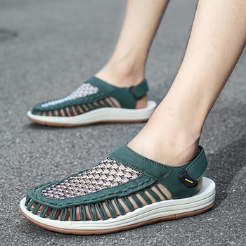 Ανδρικά σανδάλια με υφαντή επάνω επιφάνεια, σόλα καουτσούκ, κλείσιμο Velcro, αθλητικό στιλ, κλειστό δάχτυλο, καλοκαίρι 2025