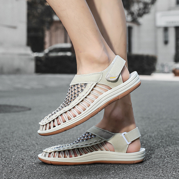 Ανδρικά σανδάλια με υφαντή επάνω επιφάνεια, σόλα καουτσούκ, κλείσιμο Velcro, αθλητικό στιλ, κλειστό δάχτυλο, καλοκαίρι 2025