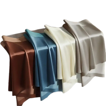 Sima varrás nélküli férfi boxer brief nylonból, kötött, 80–90% viszkóz bélés a keresztcsontnál, középső derék