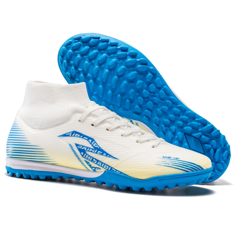 Augstas kurpes futbolam ar elpojošu tehnoloģiju, antislīdējoša zole, triecienu absorcija, tīmekļa odere iekšpusē.