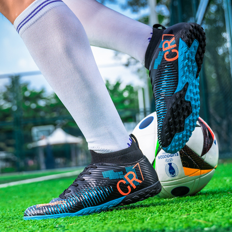 Futbolo bateliai su TF dantimis dirbtinei žolei, viršutinė dalis – sintetinis odos, aukštas viršus, priekinis raištis, priešslidėjimo padai