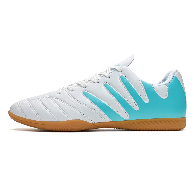 Futbolo bateliai žemo profilio, sintetinė oda, priekinis raištelis, kvėpuojanti technologija, neslystanti gumos padas