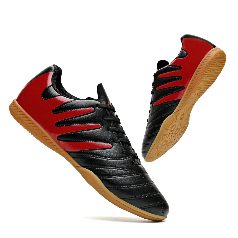 Futbolo bateliai žemo profilio, sintetinė oda, priekinis raištelis, kvėpuojanti technologija, neslystanti gumos padas