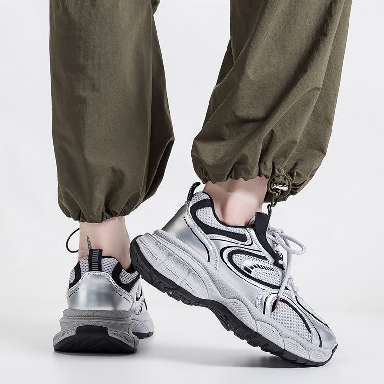 Moteriški Dad sneakers, Korėjietiško stiliaus, viršus iš mikropluošto odos, apvalus nosis, vidutinio aukščio kulnas 3–5 cm, raištelių užsegimas