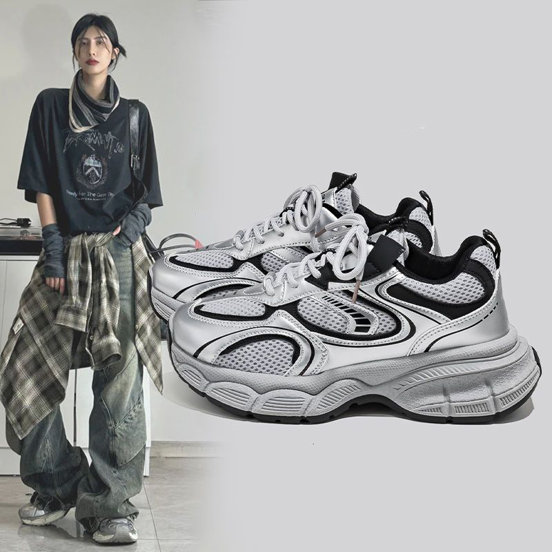 Moteriški Dad sneakers, Korėjietiško stiliaus, viršus iš mikropluošto odos, apvalus nosis, vidutinio aukščio kulnas 3–5 cm, raištelių užsegimas