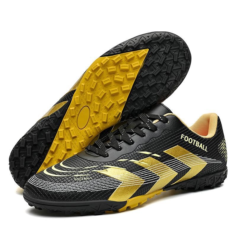 Jaunatnes futbola kurpes uz zālienu ar garām naglām, universālas, augšējā daļa no sintētiskās ādas, zole no dabīgā kaučuka