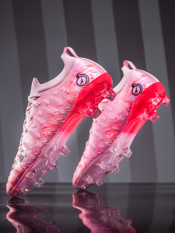 TF garās skrūves futbola kurpes zālei un mākslīgajai zālienam — priekšējā šņorēšana, virsma no sintētiskās ādas, pretslīdēšanas zole