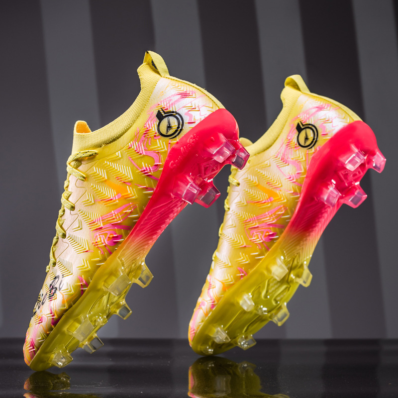 TF garās skrūves futbola kurpes zālei un mākslīgajai zālienam — priekšējā šņorēšana, virsma no sintētiskās ādas, pretslīdēšanas zole