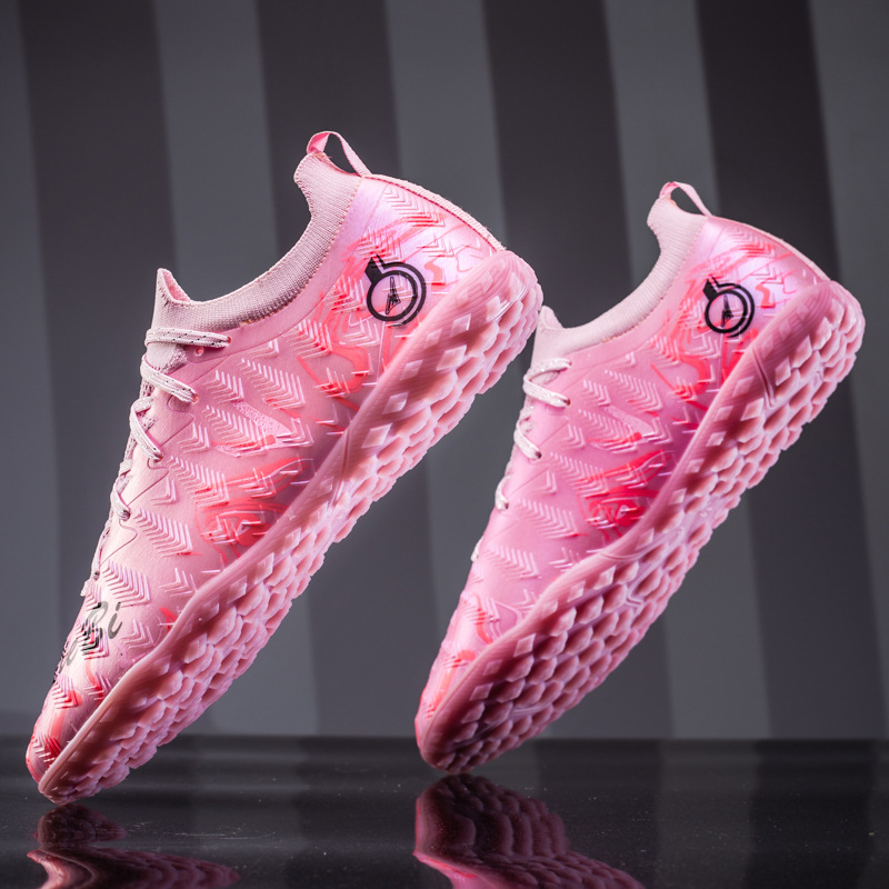 TF garās skrūves futbola kurpes zālei un mākslīgajai zālienam — priekšējā šņorēšana, virsma no sintētiskās ādas, pretslīdēšanas zole