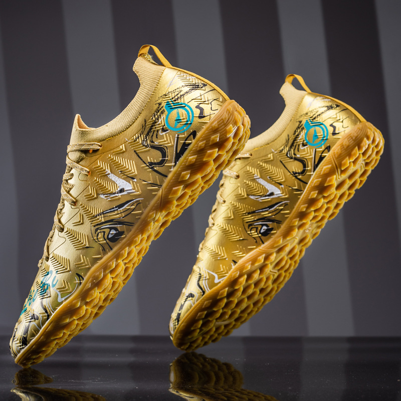 TF garās skrūves futbola kurpes zālei un mākslīgajai zālienam — priekšējā šņorēšana, virsma no sintētiskās ādas, pretslīdēšanas zole