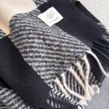 Sieviešu šalle no mākslīgā kašmīra, warp adījums, divpusēja nēsāšana, etno-retro stils