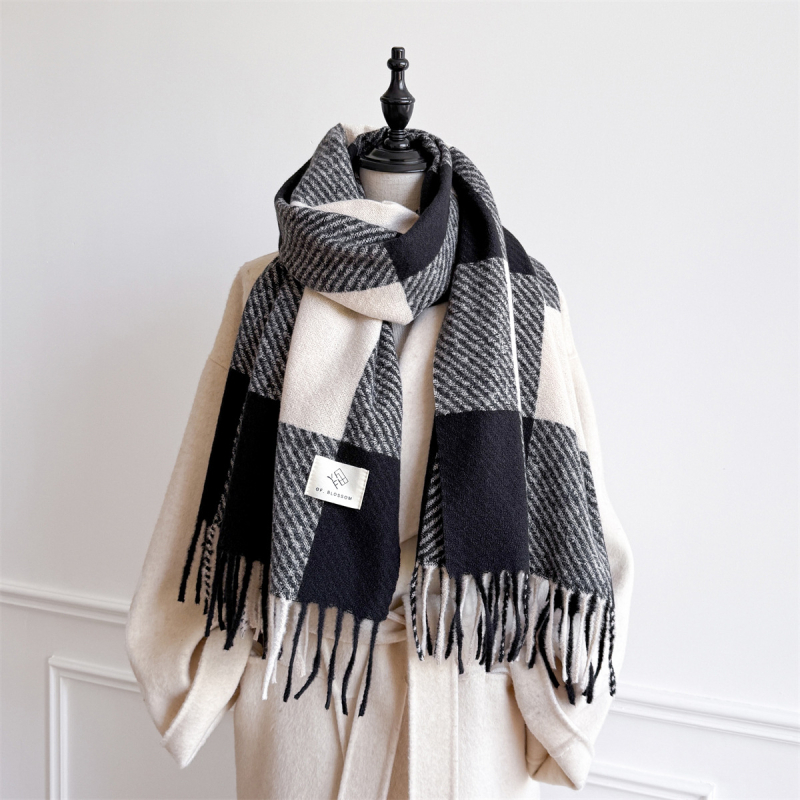 Sieviešu šalle no mākslīgā kašmīra, warp adījums, divpusēja nēsāšana, etno-retro stils