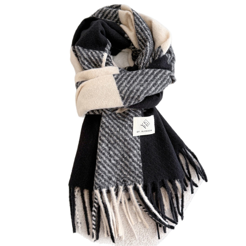 Sieviešu šalle no mākslīgā kašmīra, warp adījums, divpusēja nēsāšana, etno-retro stils