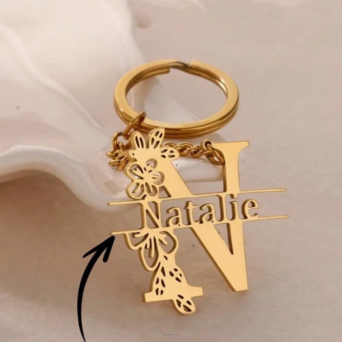 Κλειδοθήκη με προσωποποιημένες αρχικές και ονόματα από ανοξείδωτο ατσάλι, ηλεκτροπλατίωση, ελαφρύ στιλ πολυτέλειας, καλοκαίρι 2025