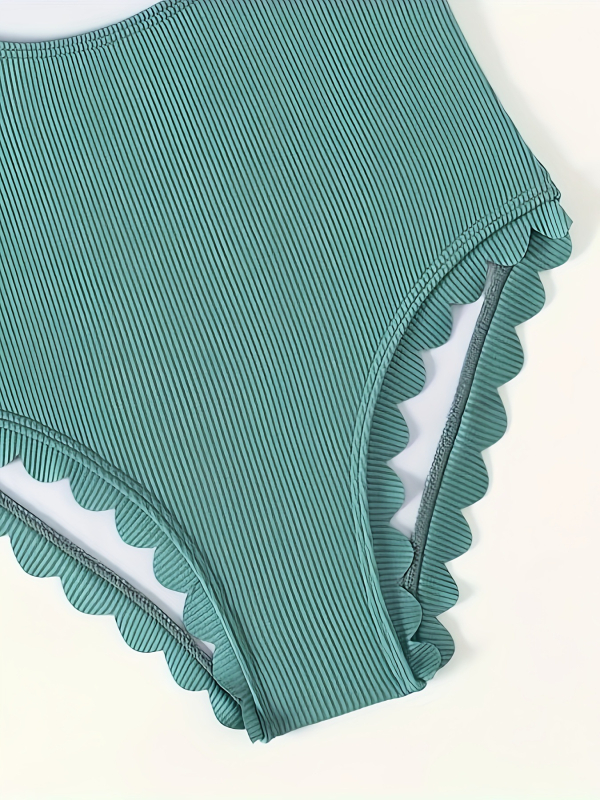 Meitenēm viengabala peldkostīms ar ziedu mežģīnēm un izgriezumiem uz siksnām, krūšu pildījums, augsts viduklis, poliesters