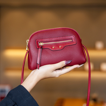 GELANDAI Crossbody soma – minimālistisks dizains, mazs kvadrātveida formāts, PU materiāls, rāvējslēdzējs aizvēršanai, iekšējie nodalījumi: tālruņa kabata, slēgta rāvējslēdzēja kabata, nodalījums, klēpjdatora kabata