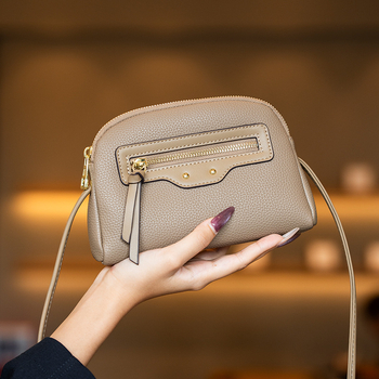 GELANDAI Crossbody soma – minimālistisks dizains, mazs kvadrātveida formāts, PU materiāls, rāvējslēdzējs aizvēršanai, iekšējie nodalījumi: tālruņa kabata, slēgta rāvējslēdzēja kabata, nodalījums, klēpjdatora kabata