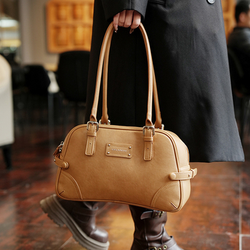 Sieviešu pleca soma — pilsētvides minimalistiskais stils, PU materiāls, horizontāla kvadrātforma, rāvējslēdzēja aizdare